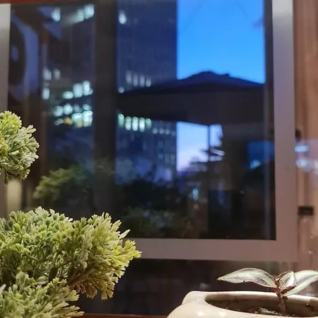 The Bloom Veranda - Elegant Center Retreat