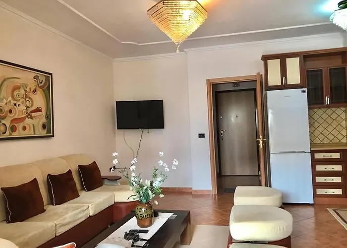 The Bloom Veranda - Elegant Center Retreat تيرانا