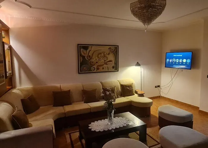 The Bloom Veranda - Elegant Center Retreat شقة