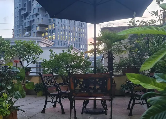 The Bloom Veranda - Elegant Center Retreat * تيرانا