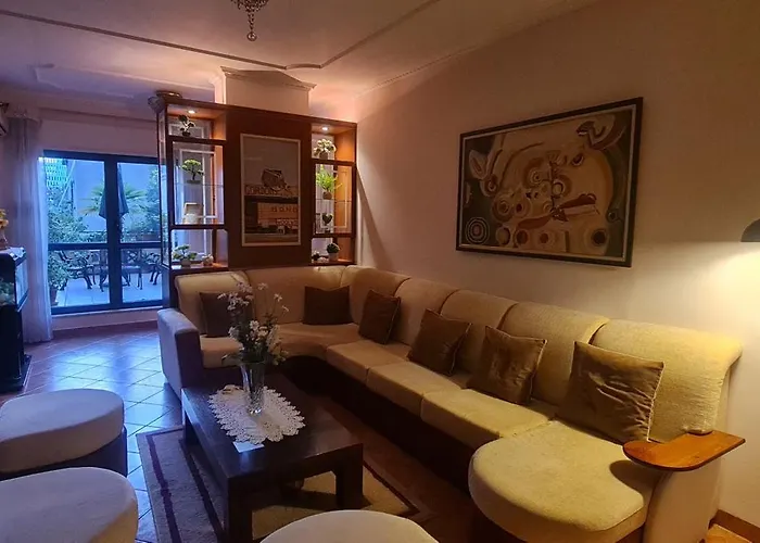 The Bloom Veranda - Elegant Center Retreat تيرانا