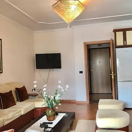 The Bloom Veranda - Elegant Center Retreat טיראנה