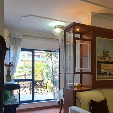 Daire The Bloom Veranda - Elegant Center Retreat Tiran