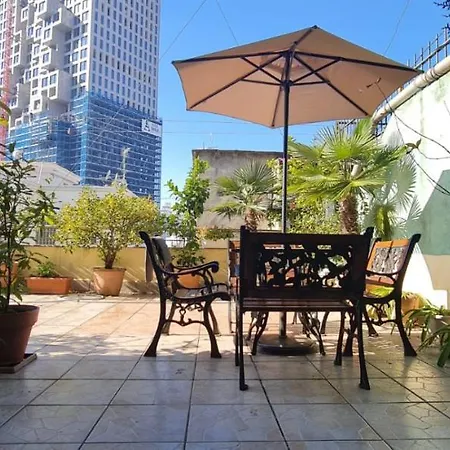 דירה The Bloom Veranda - Elegant Center Retreat *