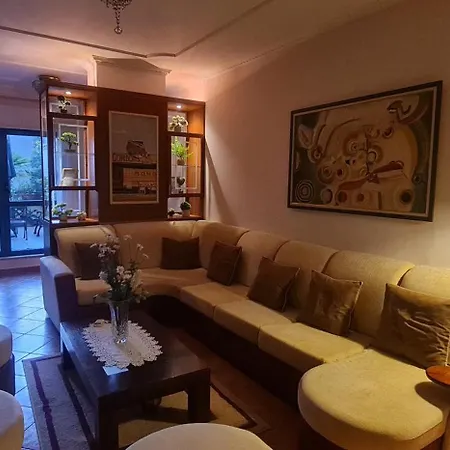 The Bloom Veranda - Elegant Center Retreat טיראנה