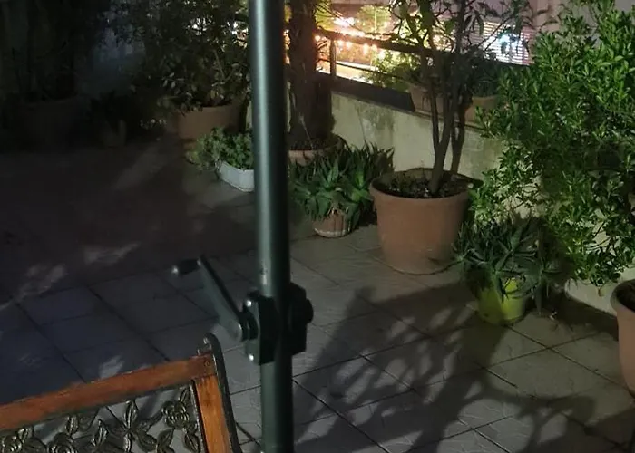 The Bloom Veranda - Elegant Center Retreat